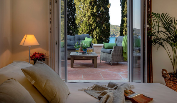 Bedroom with king size bed and direct entrance to the terrace of the luxury vacation villa with concierge service and private pool