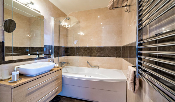 Bathtub and sink in the bathroom of the Dubrovnik seafront villa with concierge service and private pool