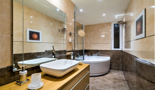 Bathtub and sink in the bathroom of the Dubrovnik seafront villa with concierge service and private pool