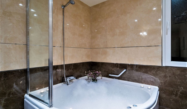 Bathtub in the bathroom of the Dubrovnik seafront villa with concierge service and private pool