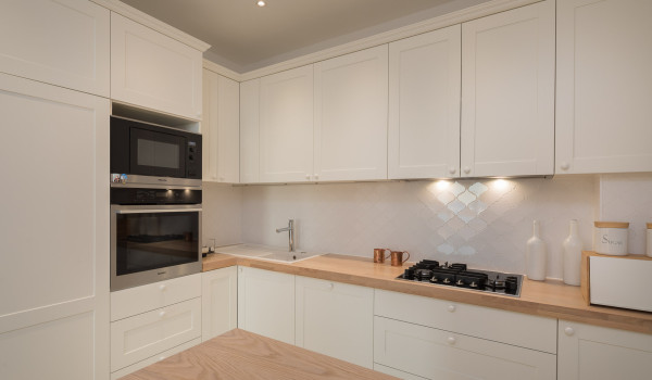 Fully equipped kitchen with stove, oven and sink in the luxury Dalmatia pool villa Primosten Glamour for rent