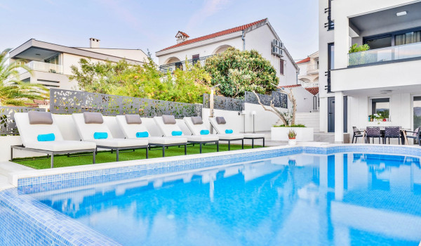 Luxury beachfront villa with 2 heated pools, sauna and jacuzzi