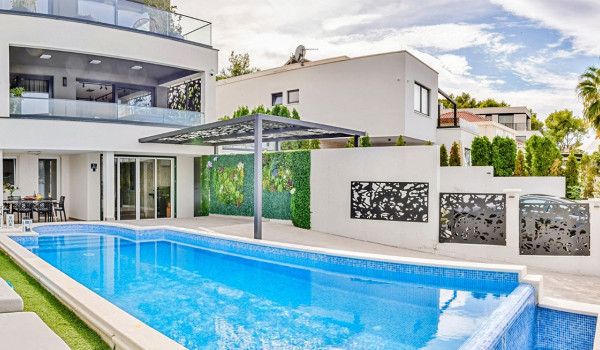 Luxury beachfront villa with 2 heated pools, sauna and jacuzzi