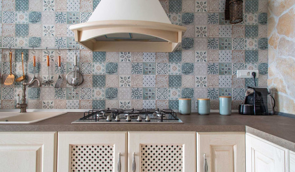 Luxury Beachfront pet friendly villa in Trogir - ground floor of the villa with kitchen, dining area, mobile grill and bathroom