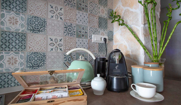 Luxury Beachfront pet friendly villa in Trogir - ground floor of the villa with kitchen, dining area, mobile grill and bathroom