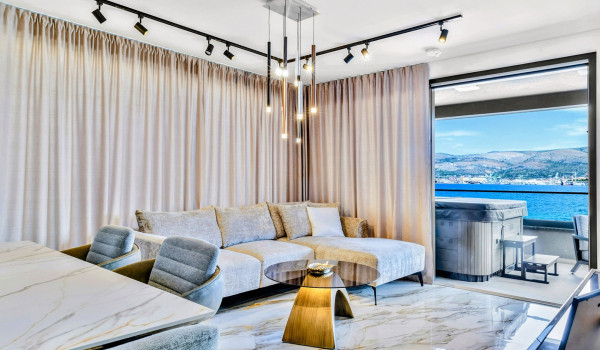 Luxury Beachfront pet friendly villa for 16 pax in Trogir - dining and living area