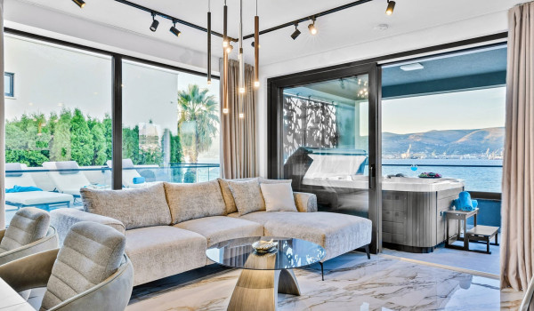 Luxury Beachfront pet friendly villa for 16 pax in Trogir - dining and living area