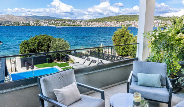 Luxury Beachfront pet friendly villa for 16 pax in Trogir - outdoor dining are with sea view