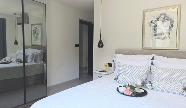 Luxury Beachfront pet friendly villa for 16 pax in Trogir - air conditioned bedroom with king size bed