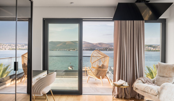 Luxury Beachfront pet friendly villa for 16 pax in Trogir - air conditioned bedroom with king size bed and seaview