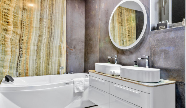 Luxury Beachfront pet friendly villa for 16 pax in Trogir - bathroom with hot tub