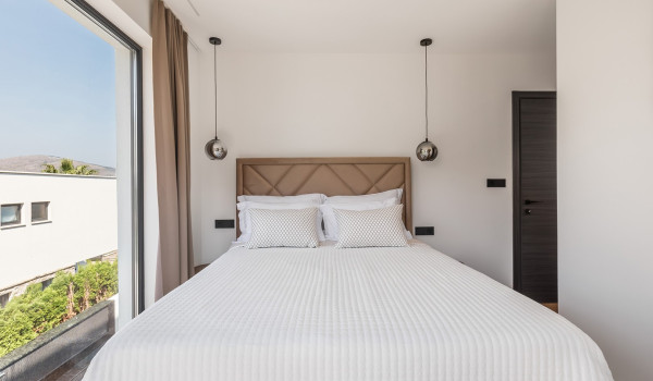 Luxury Beachfront pet friendly villa for 16 pax in Trogir - air conditioned bedroom with king size bed