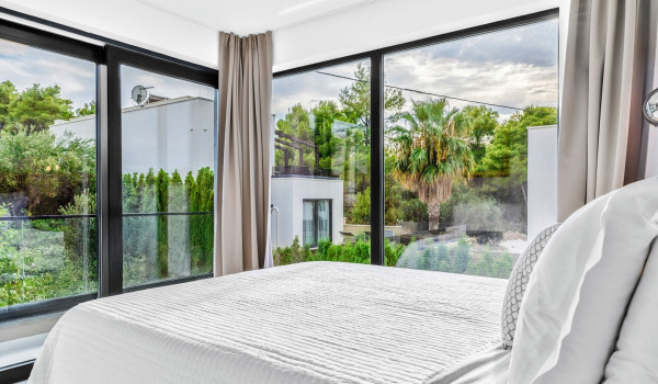 Luxury Beachfront pet friendly villa for 16 pax in Trogir - air conditioned bedroom with king size bed