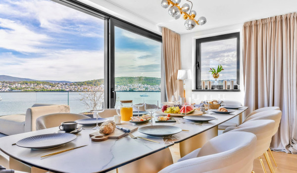 Luxury Trogir Beachfront Villa with concierge service - 3rd floor living and dining area
