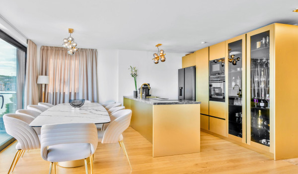 Luxury villa for a family vacation in Trogir - fully equipped kitchen with dining area