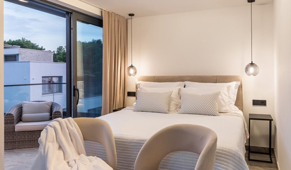 Luxury Trogir Villa with  full private concierge service - bedroom with king size bed