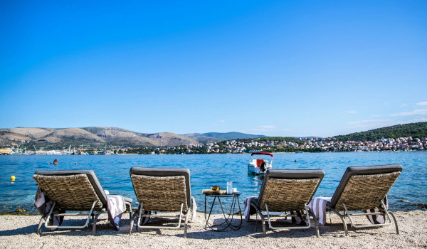 Luxury Beachfront Villa for rent and vacation in Čiovo