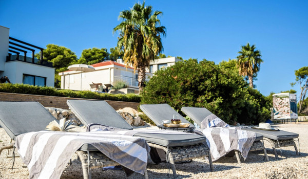 Luxury Beachfront Villa for rent and vacation in Čiovo