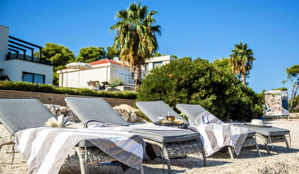 Luxury Beachfront Villa for rent and vacation in Čiovo