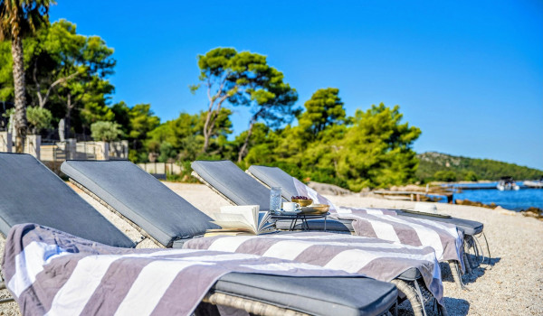 Luxury Beachfront Villa for rent and vacation in Čiovo