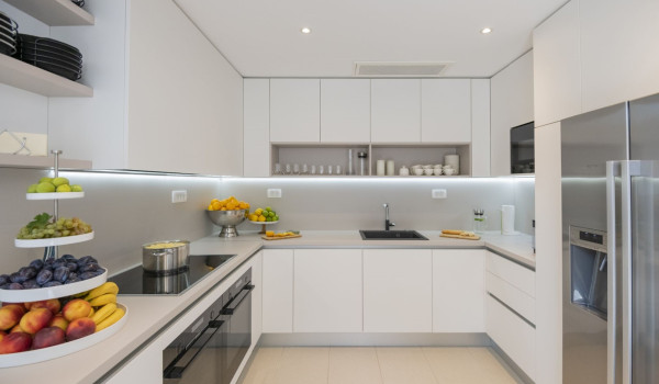 Fully equipped kitchen with oven, stove, fridge and fruit in a luxury holiday villa with a private pool in Brela