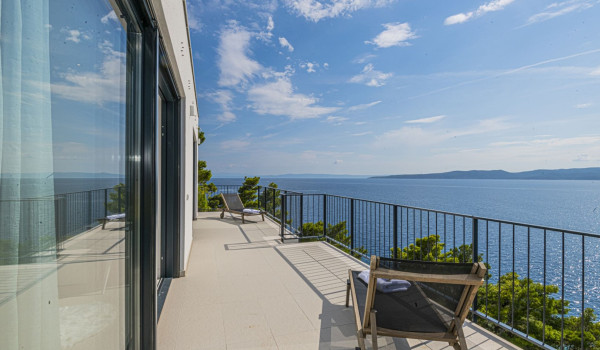 Balcony with sun loungers and a panoramic sea view in the luxury villa for rent Glorious Brela in Brela